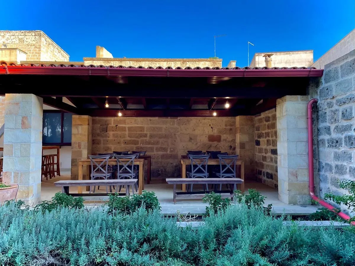 Bed and Breakfast Palazzo de Carlo e il parco dei 7 pozzi Lecce Bed & Breakfast