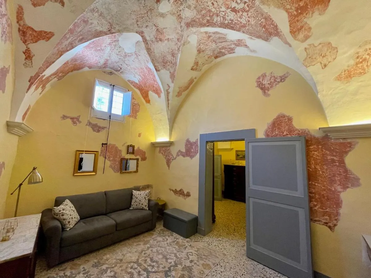 Bed and Breakfast Palazzo de Carlo e il parco dei 7 pozzi Lecce 0*,